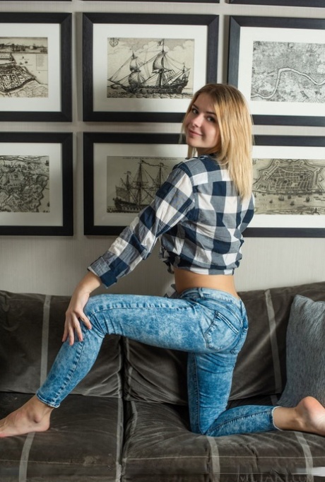 smal blond restaurang hd erotic bild