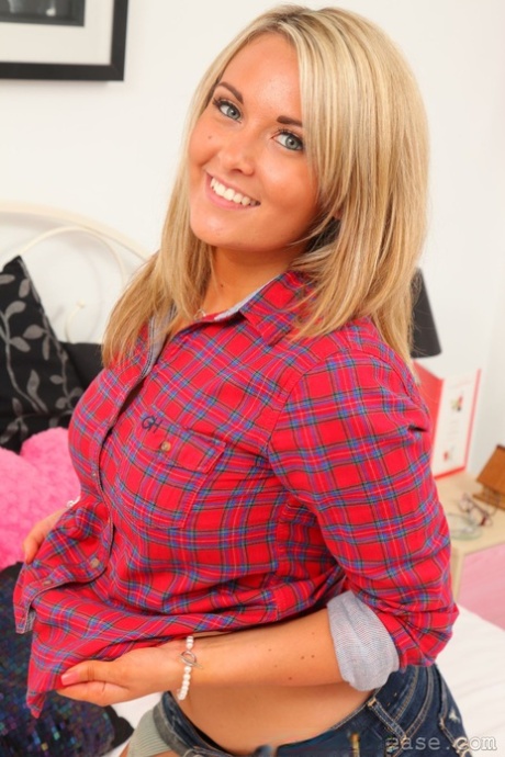 Zoe Alexandra porrskådespelerska gallerier